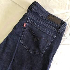 Low rise Levi’s jeans